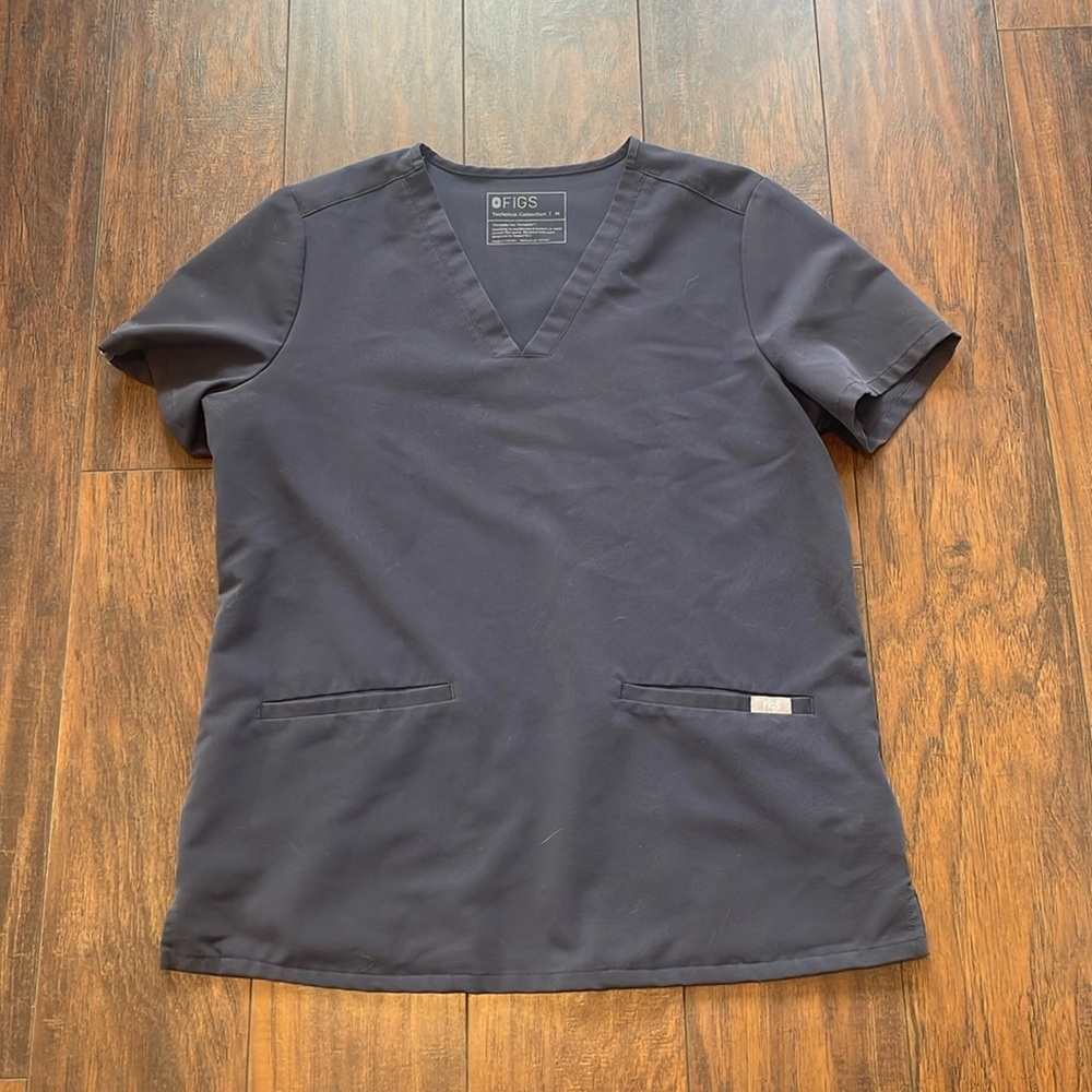 Figs Women’s Casma one pocket scrub top, Midnight Blue, Size M